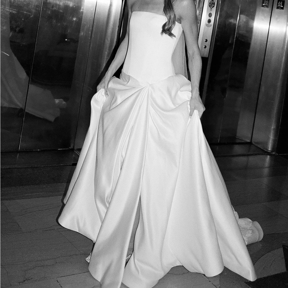 Elegant Strapless White Wedding Dress with Front Slit